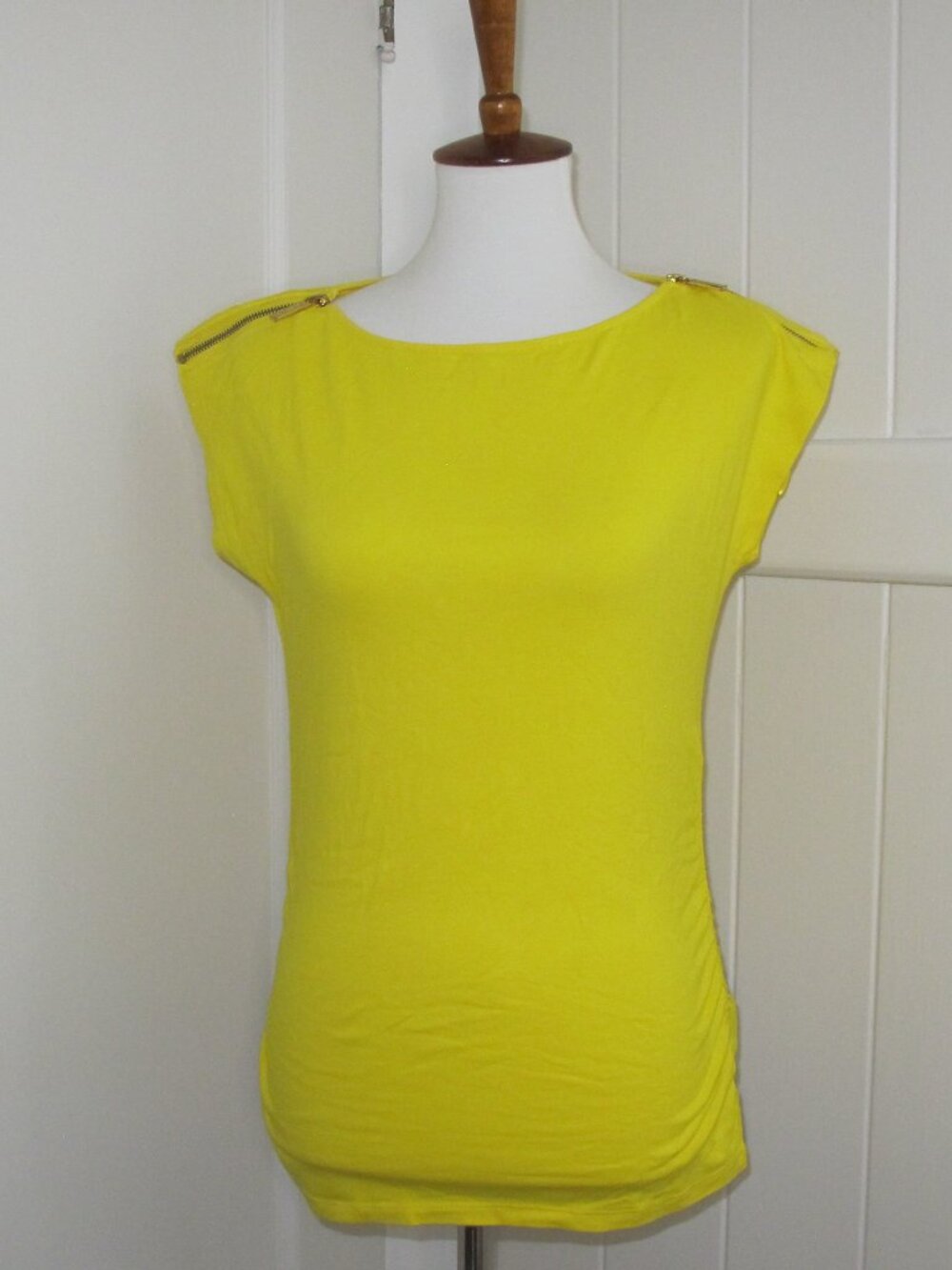 Michael Kors | Form Fitted Cinched Gold Zipper Shoulder Yellow Tunic